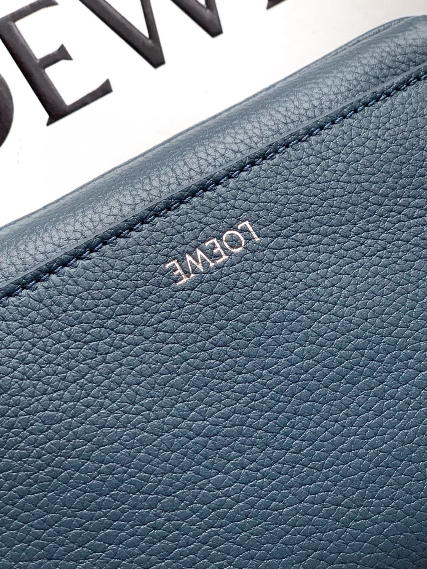 Loewe Messenger Bag 20x12.5x6CM