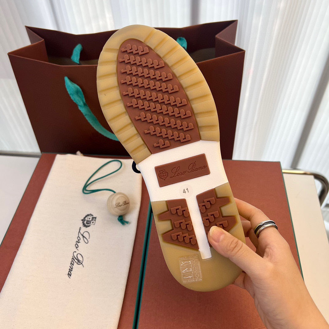 LP Sneakers