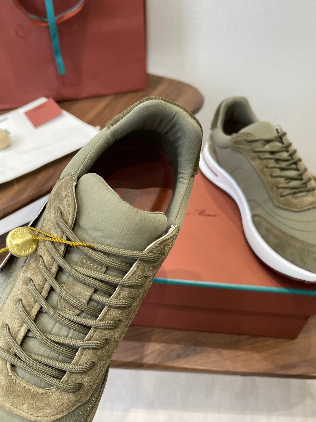 LP Sneakers