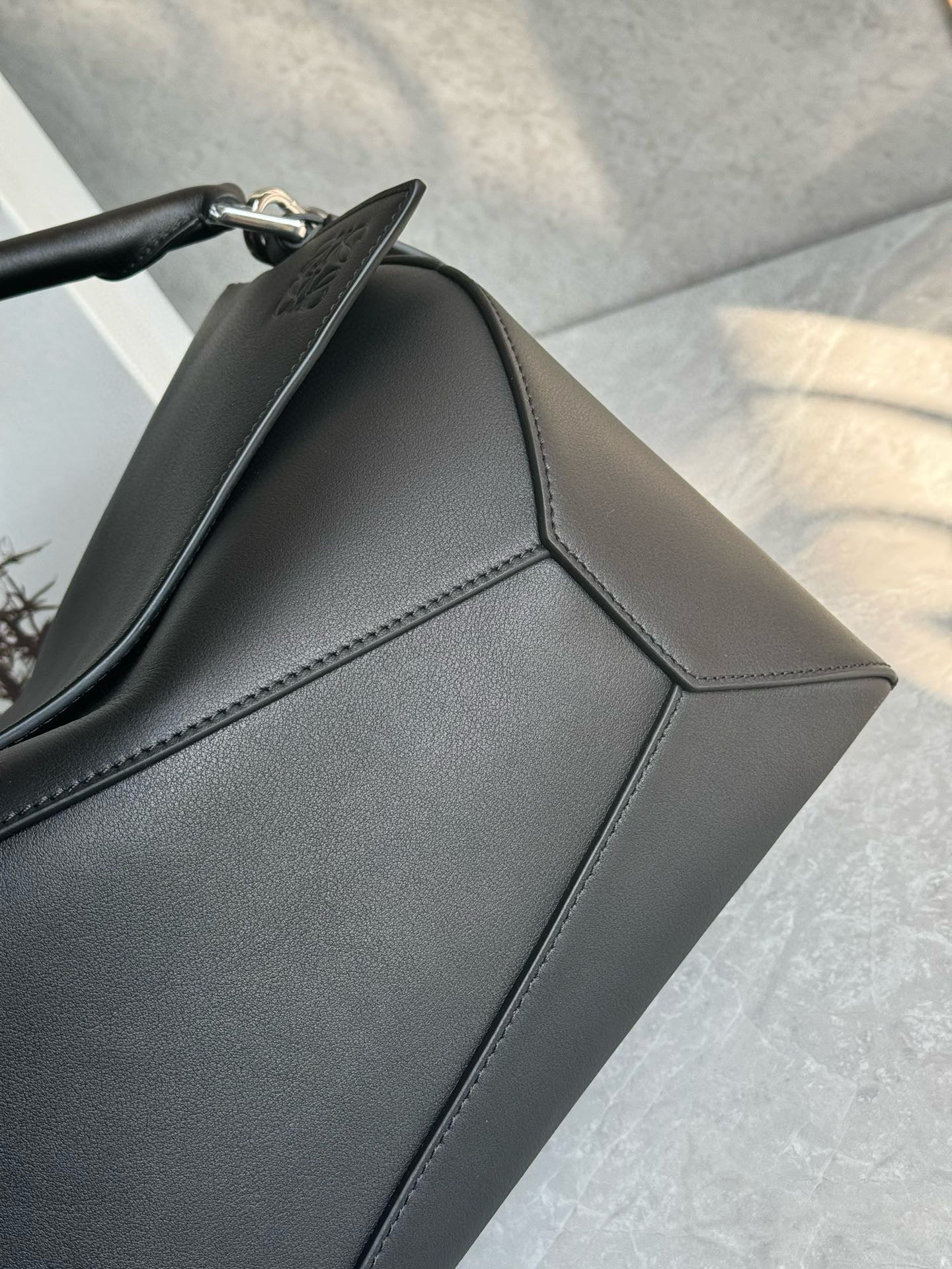 Loewe Puzzle Shoulder Bag(33x21x17cm)