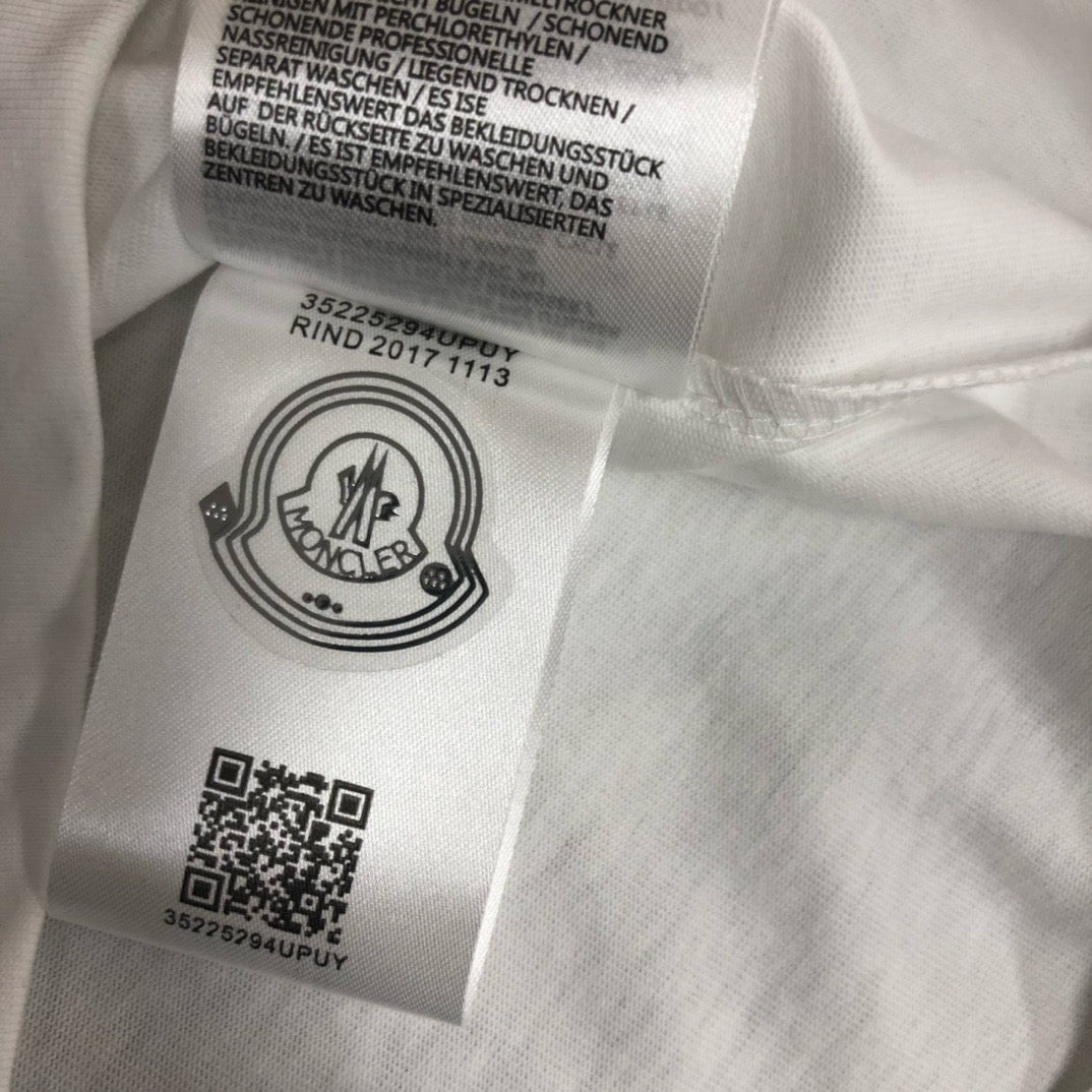 Moncler T-shirt