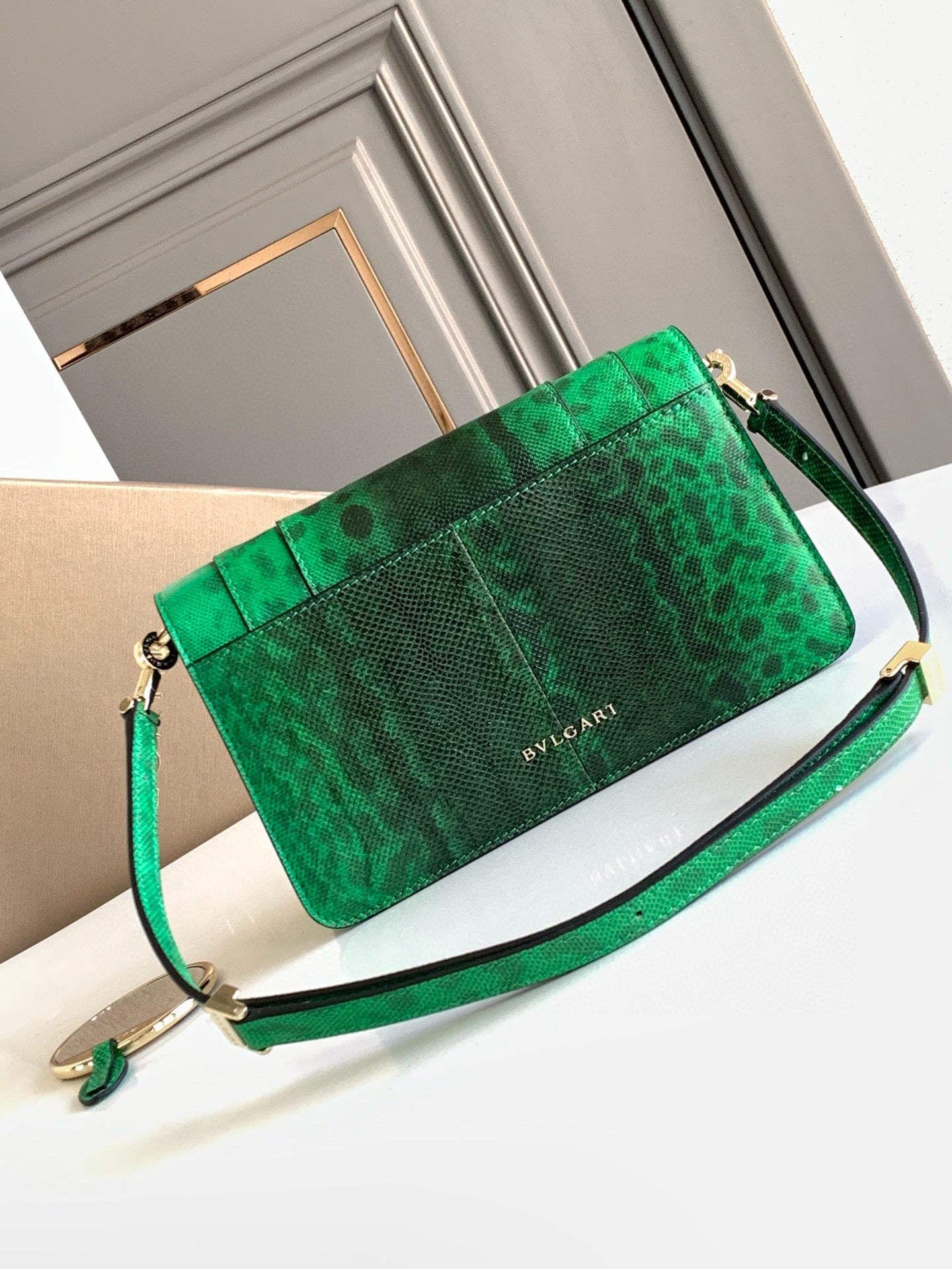 Bvlgari Serpenti Forever East-West Bag(22CM*15CM*4.5CM)