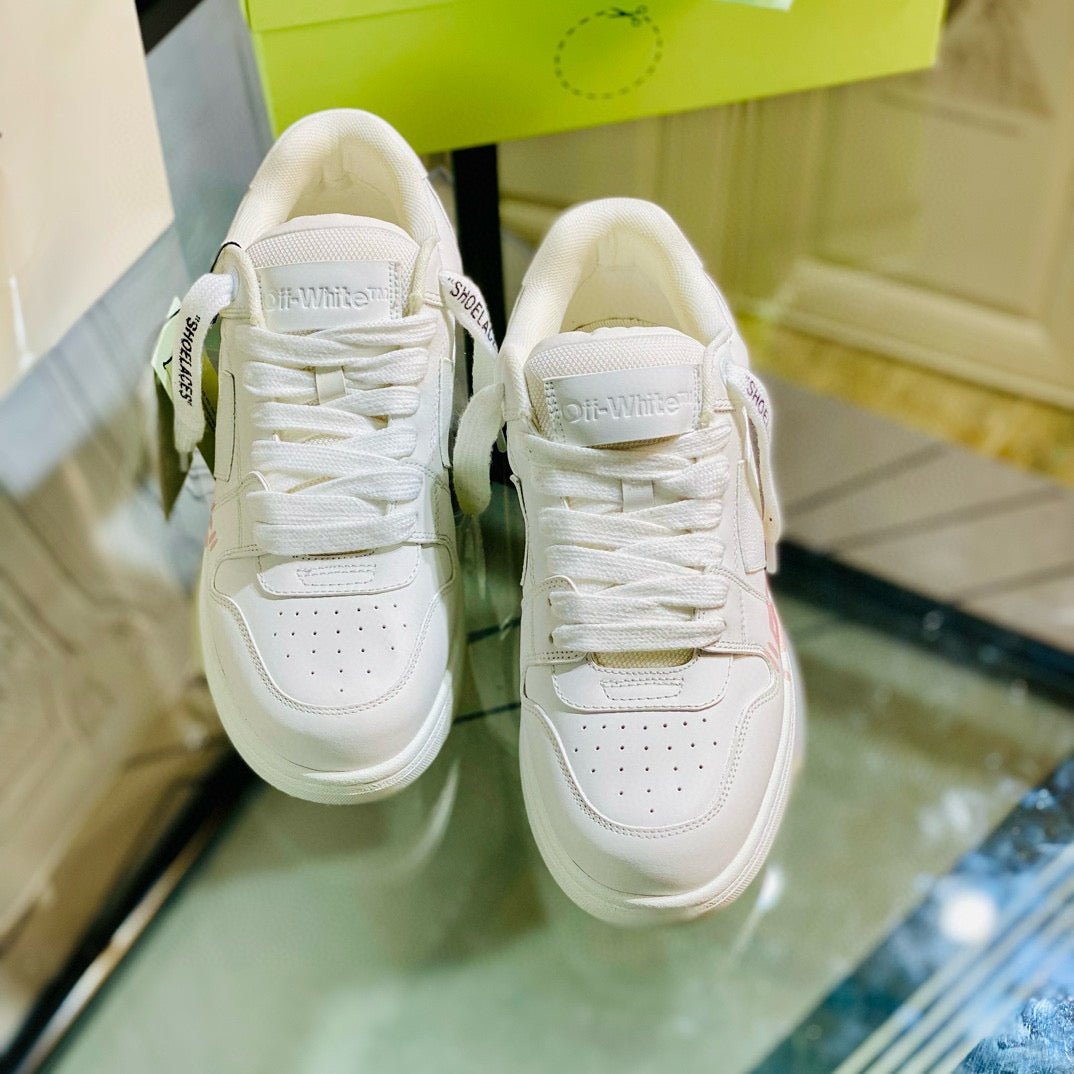 Off-White Sneaker