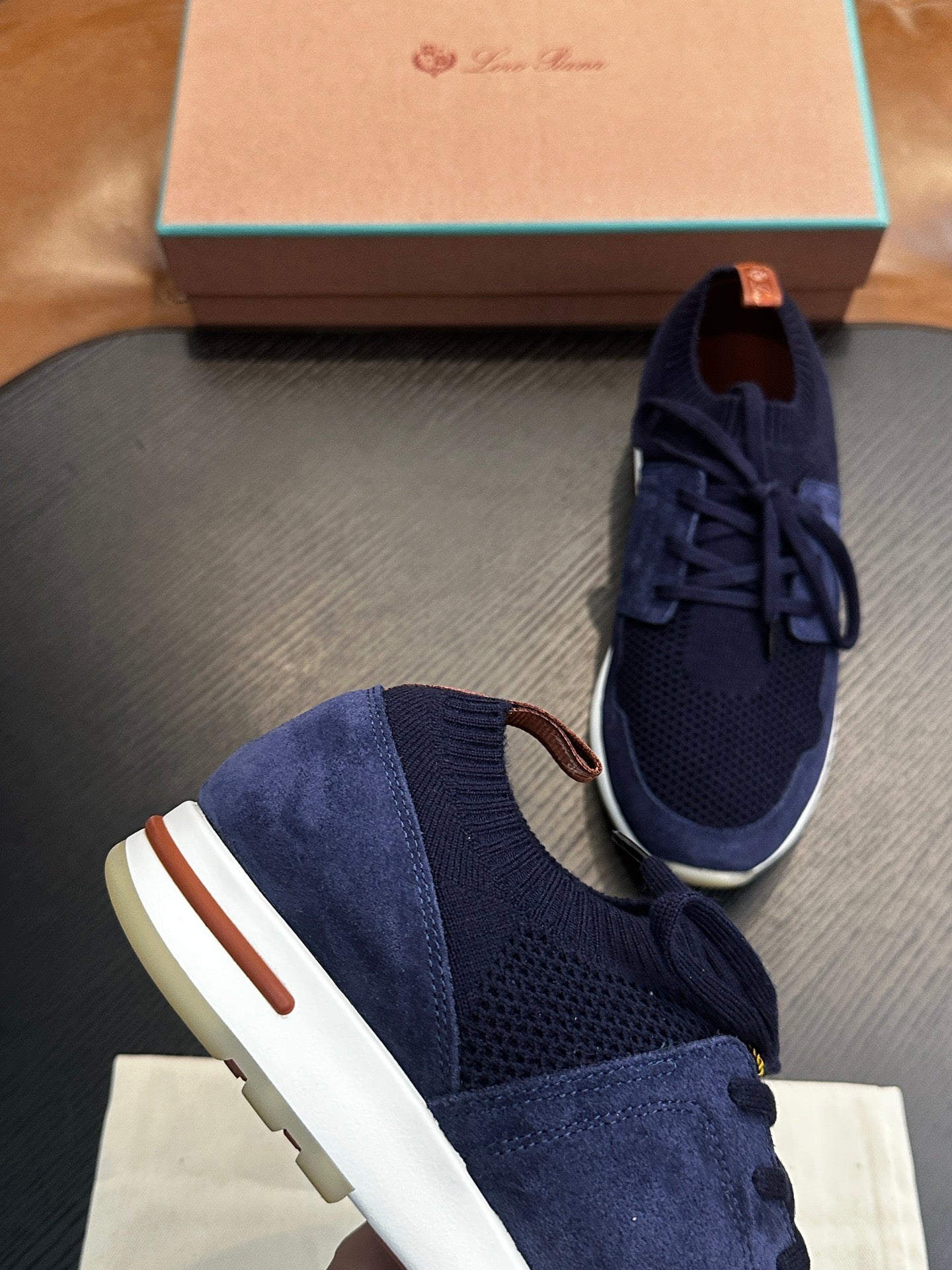 LP Sneakers