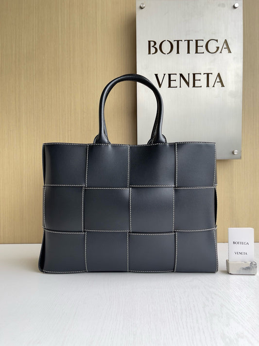 BV Arco Tote Bag