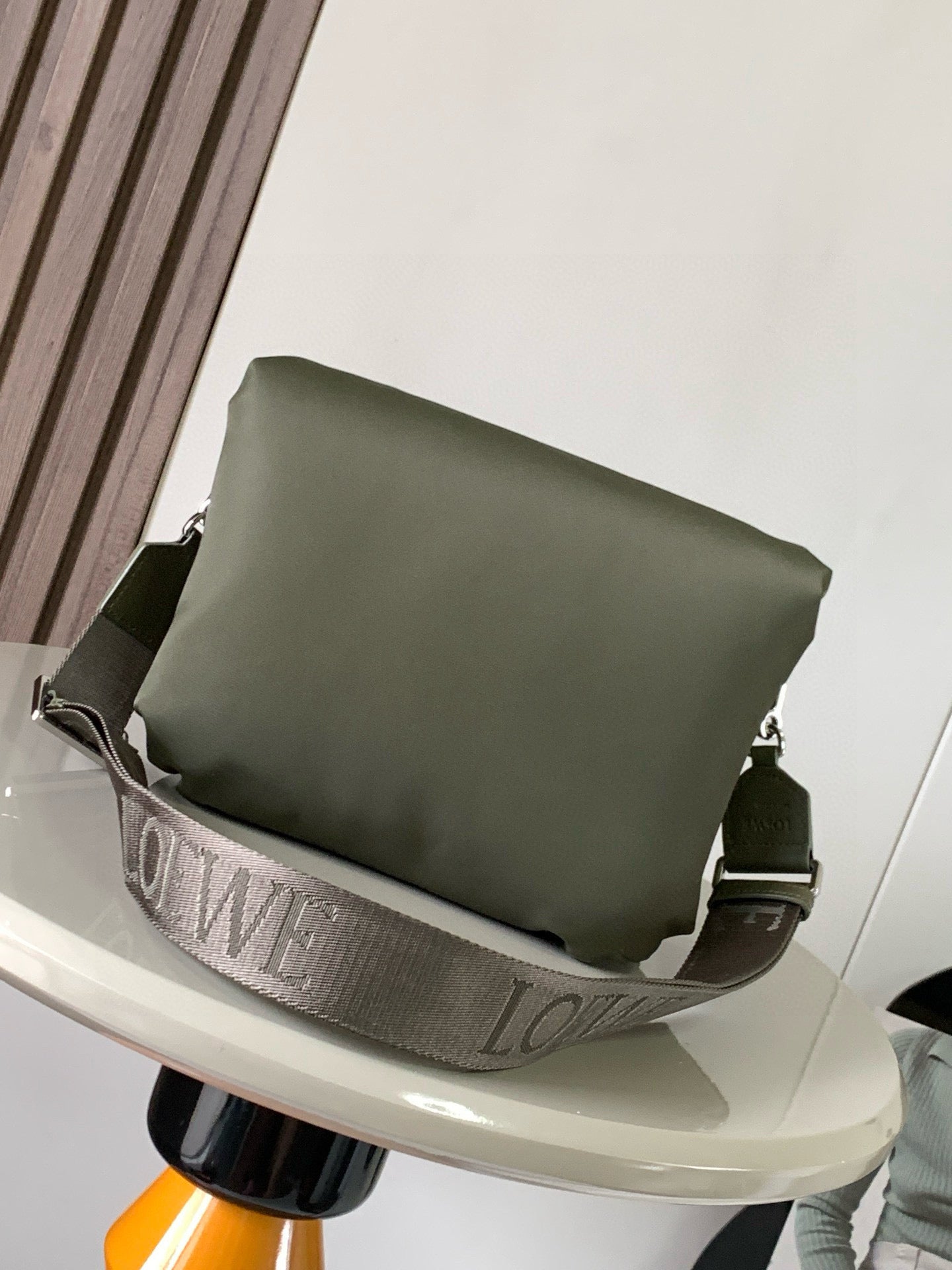 Loewe Messenger Bag 23x17x9CM