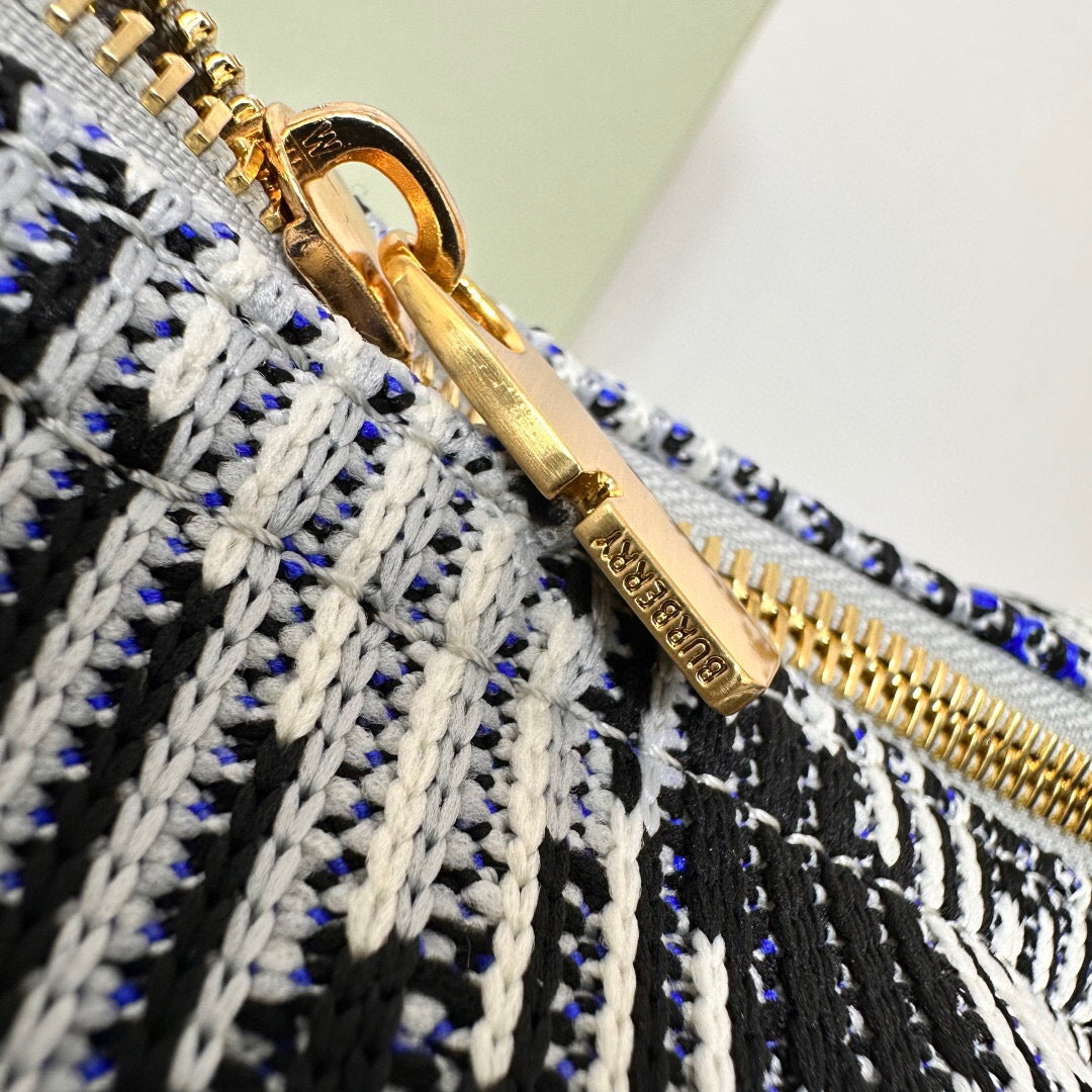 Burberry Peg Handle (Medium)