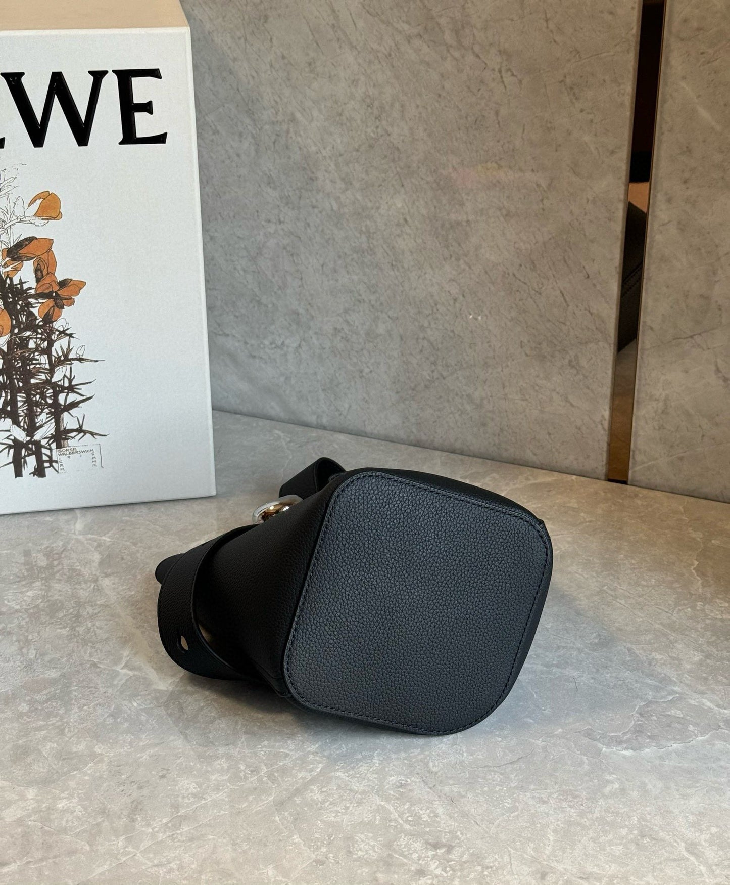 Loewe Pebble Bucket Bag(16x16x19.5cm)