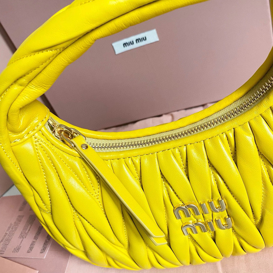 Miu Miu Wander Bag 20x23x6cm