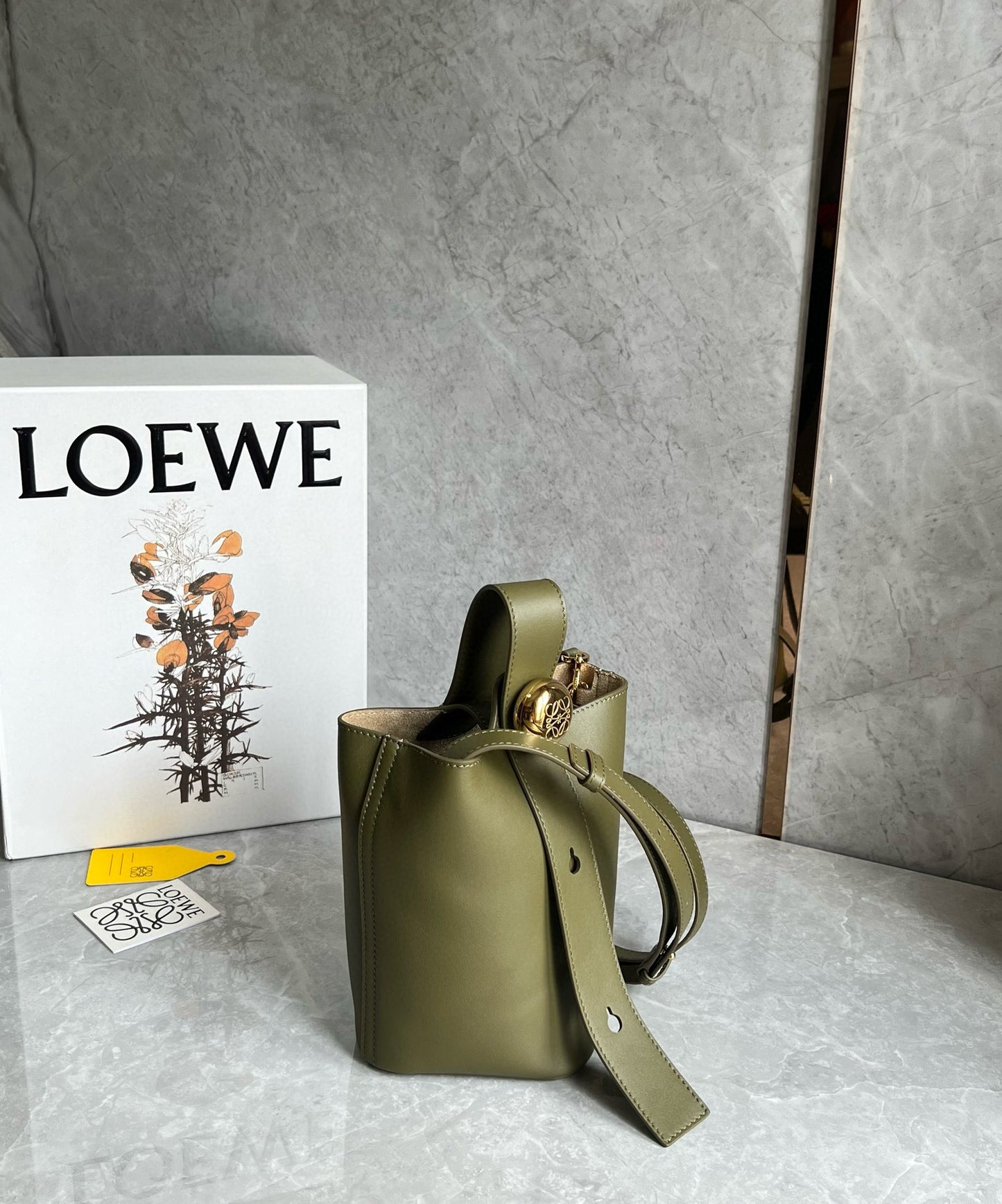 Loewe Pebble Bucket Bag(16x16x19.5cm)