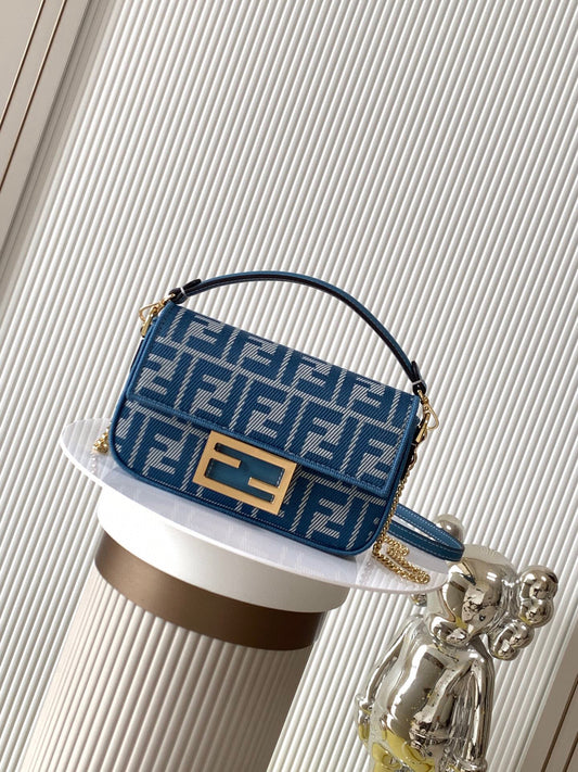 Fendi Baguette bag (Mini)
