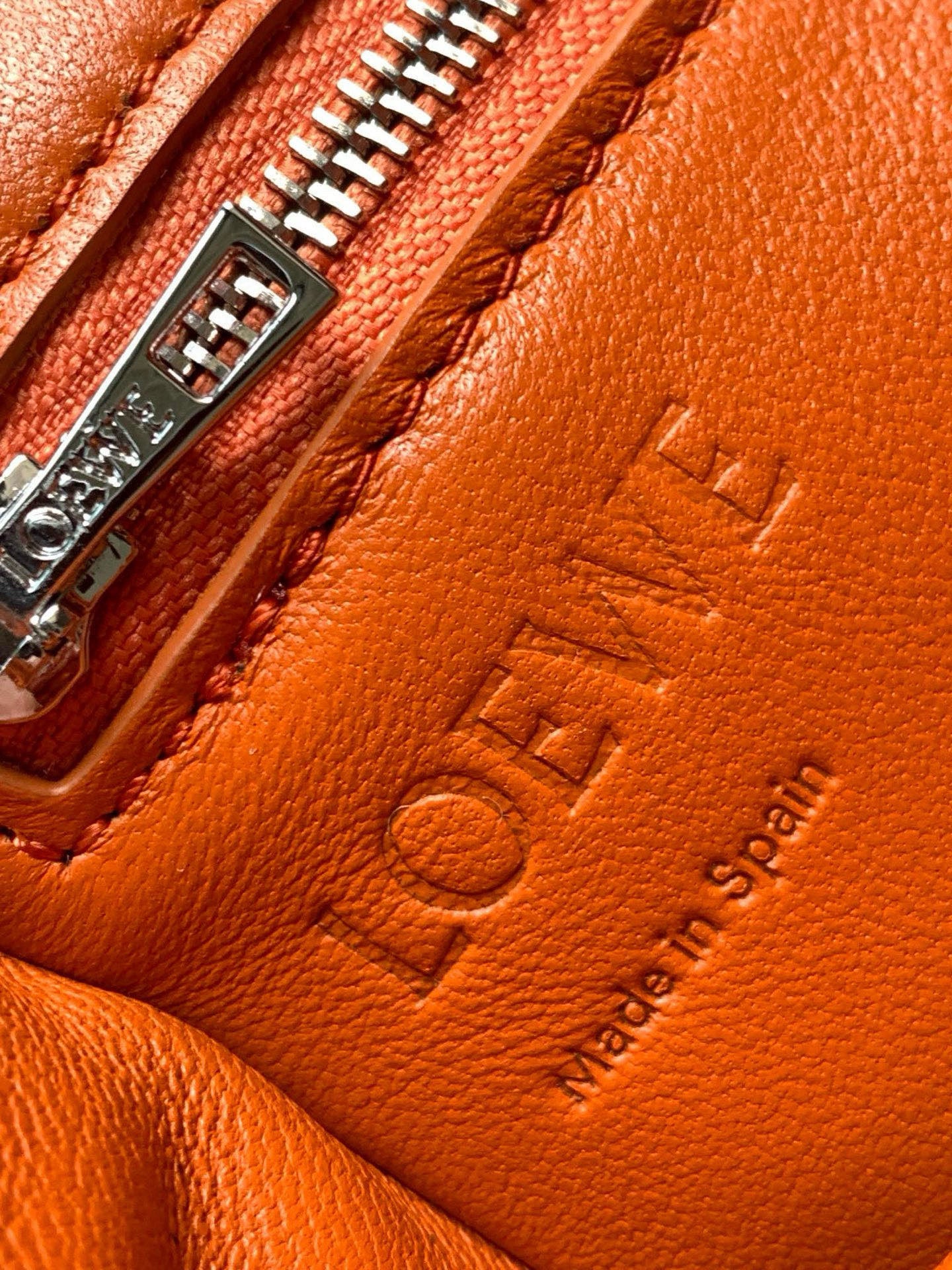 Loewe Messenger Bag 20x13x6CM