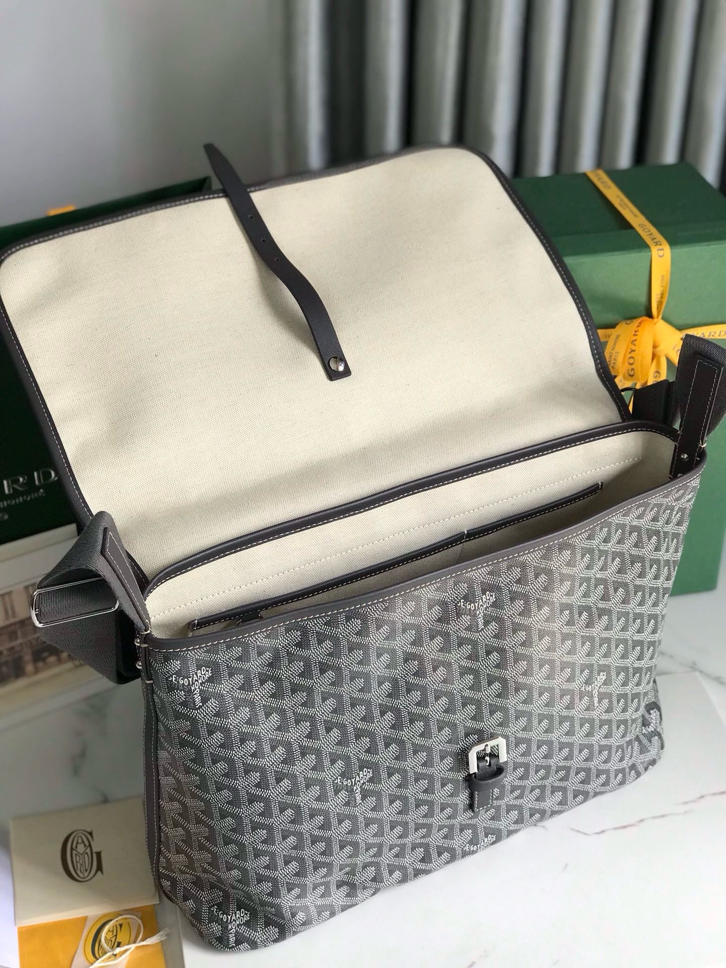 Goyard Messenger Bag 35x26x7.5cm