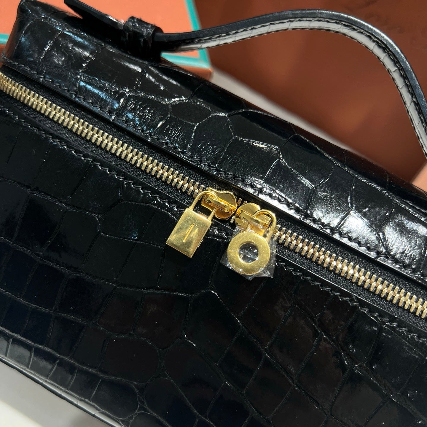 LP Extra Pocket L19 Handbag