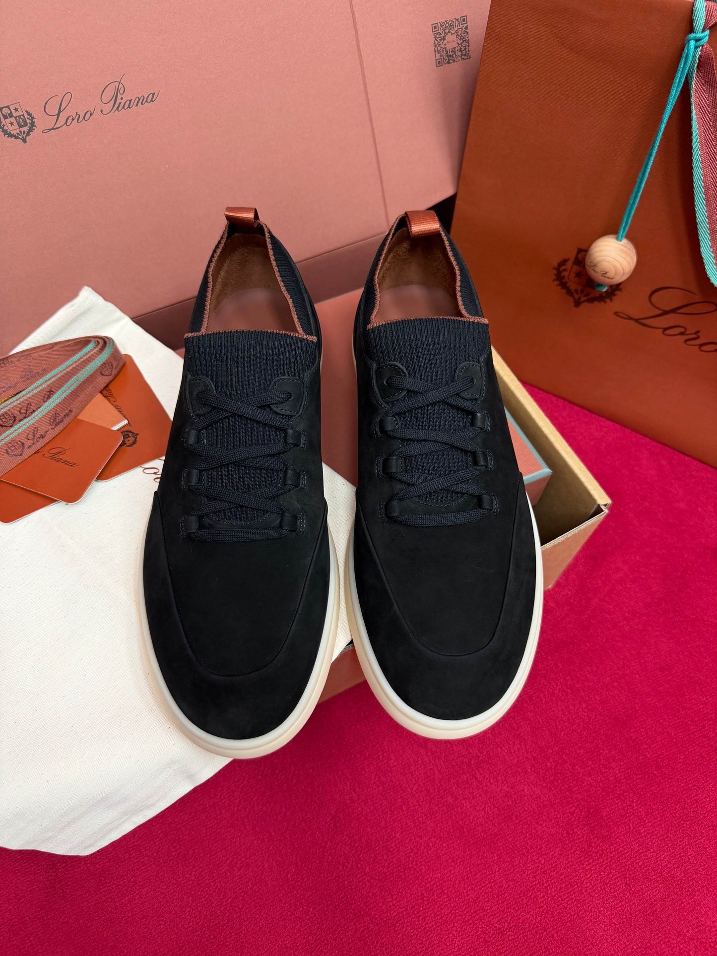LP Sneakers