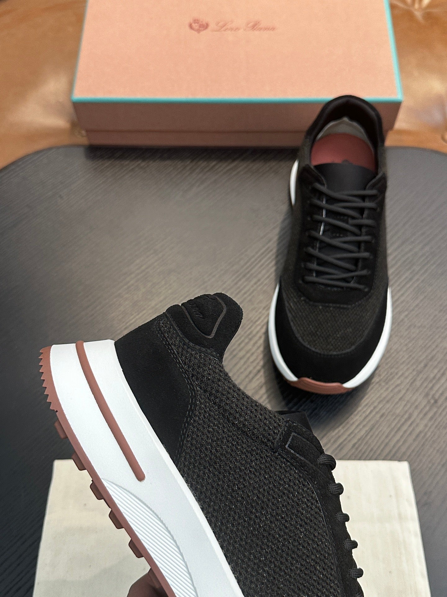 LP Sneakers