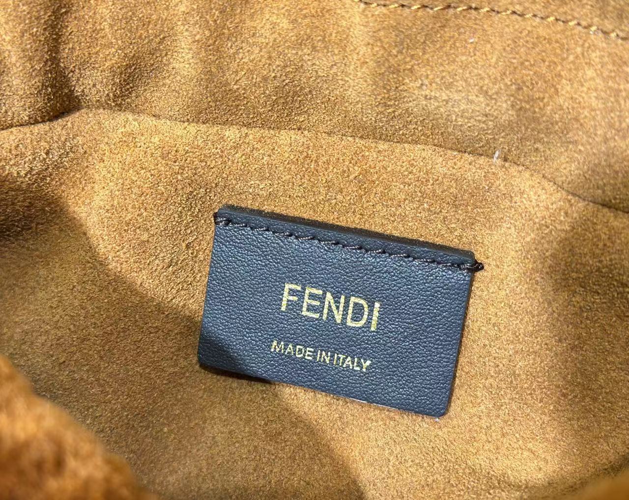 Fendi Mamma Baguette Bag (Small)