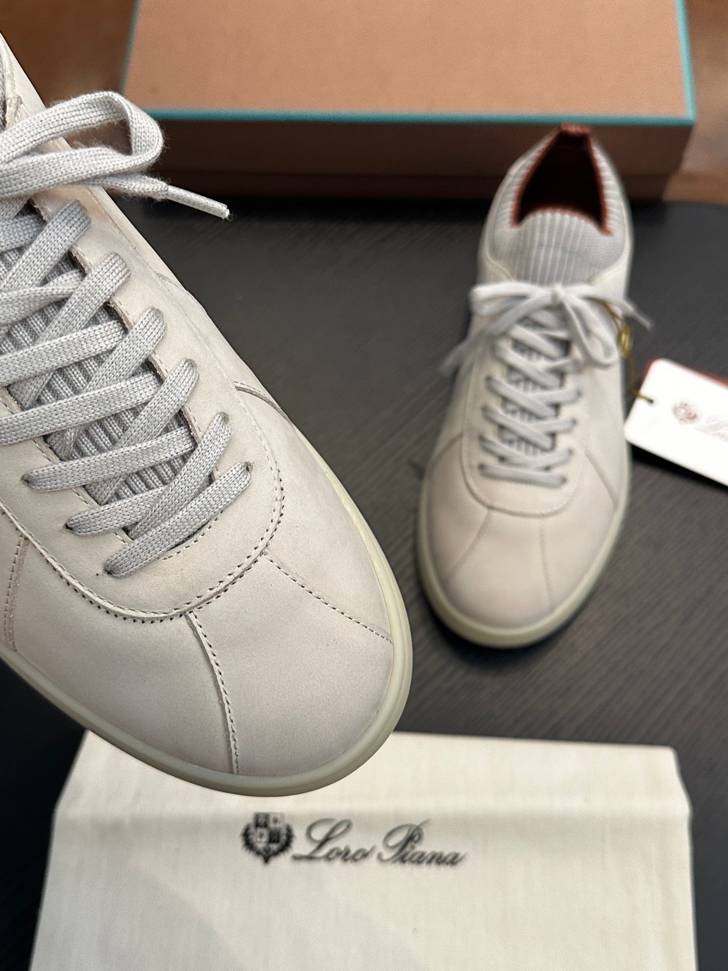 LP Sneakers