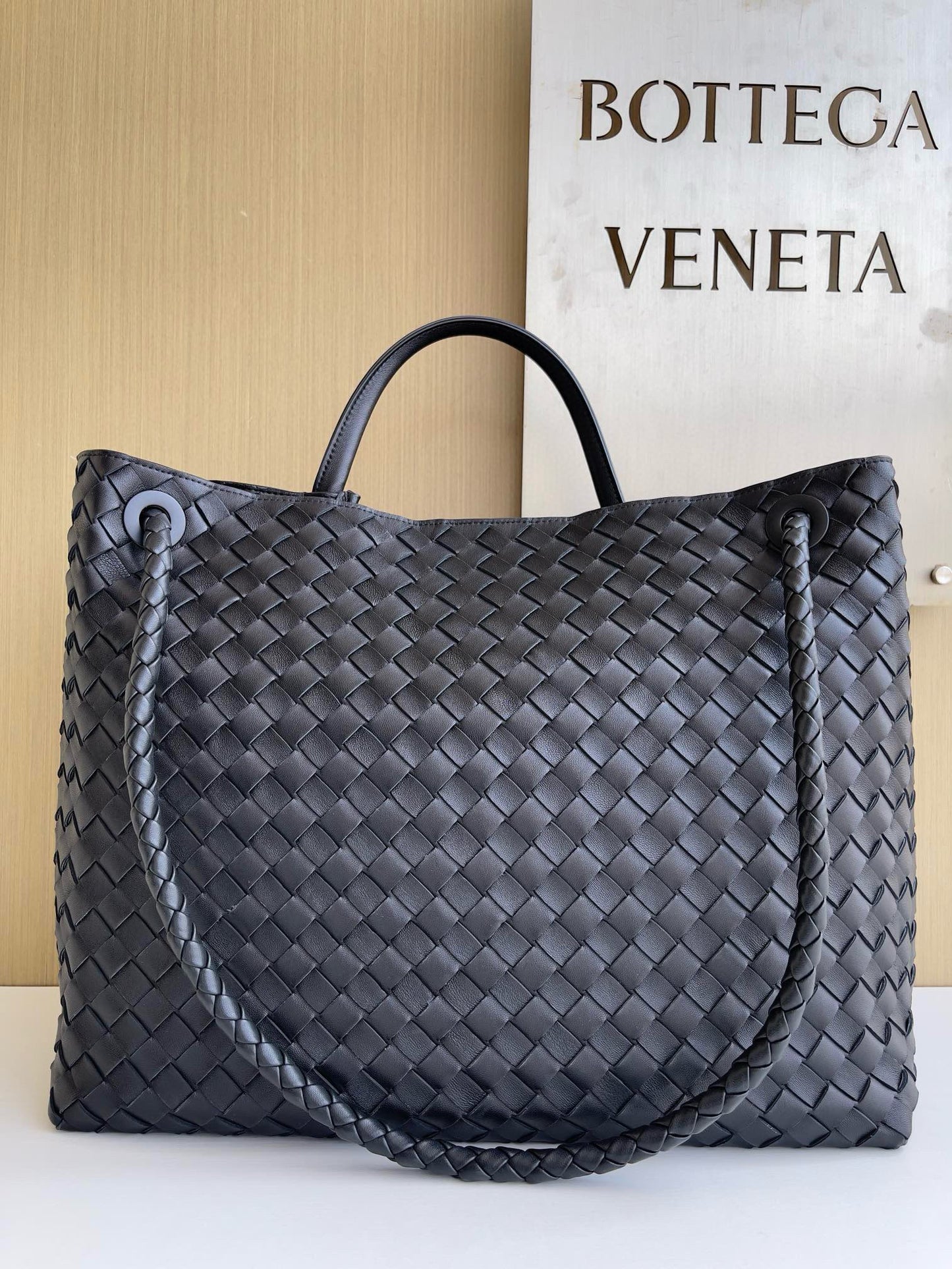 BV Intrecciato Cassette Shoulder Bag