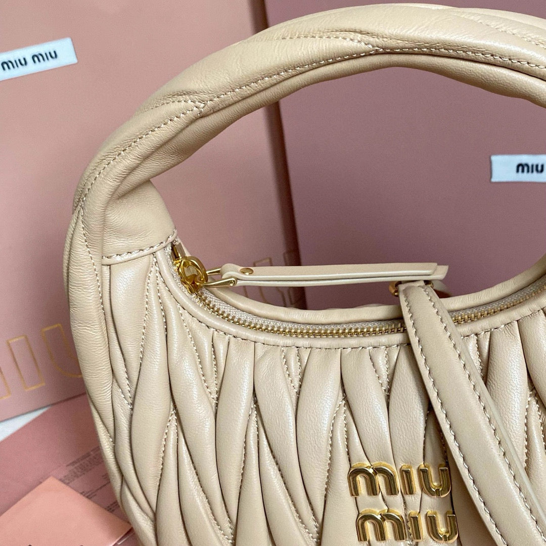 Miu Miu Wander Bag 20x23x6cm