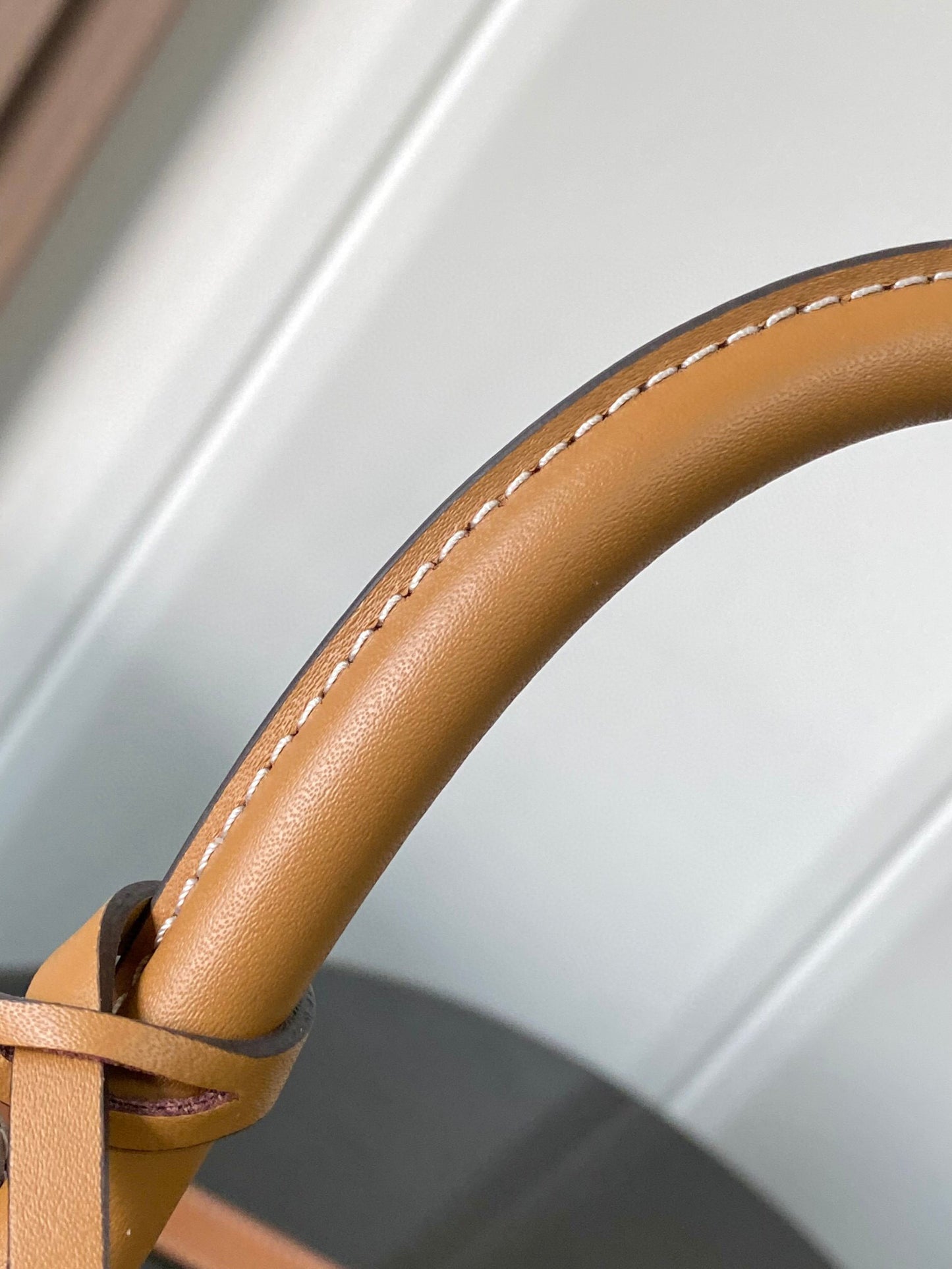 Delvaux Sling Bag (28＊15＊22cm)