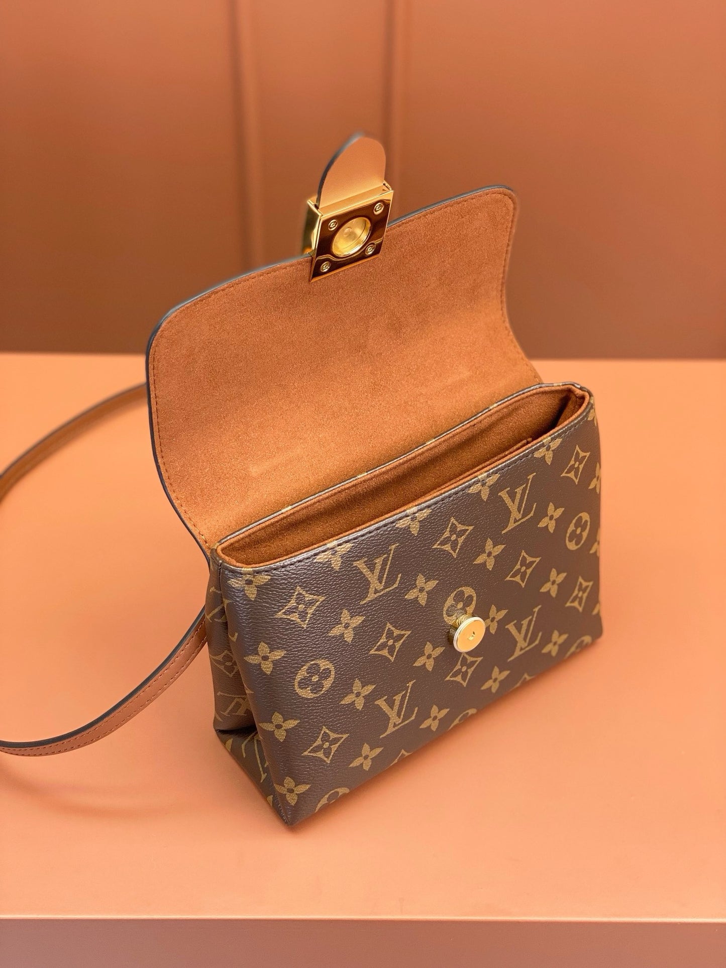 LV Locky BB M44654