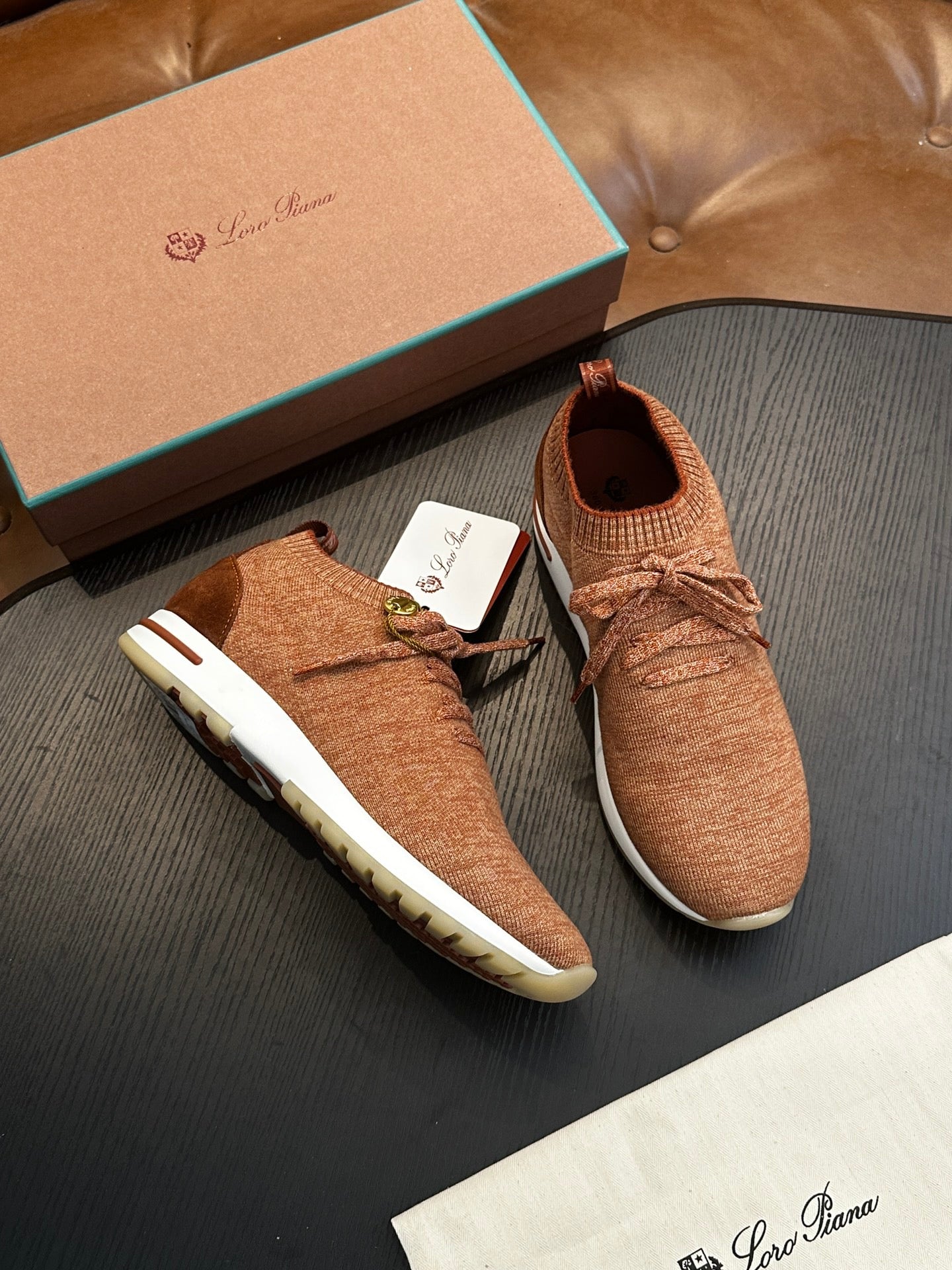 LP Sneakers