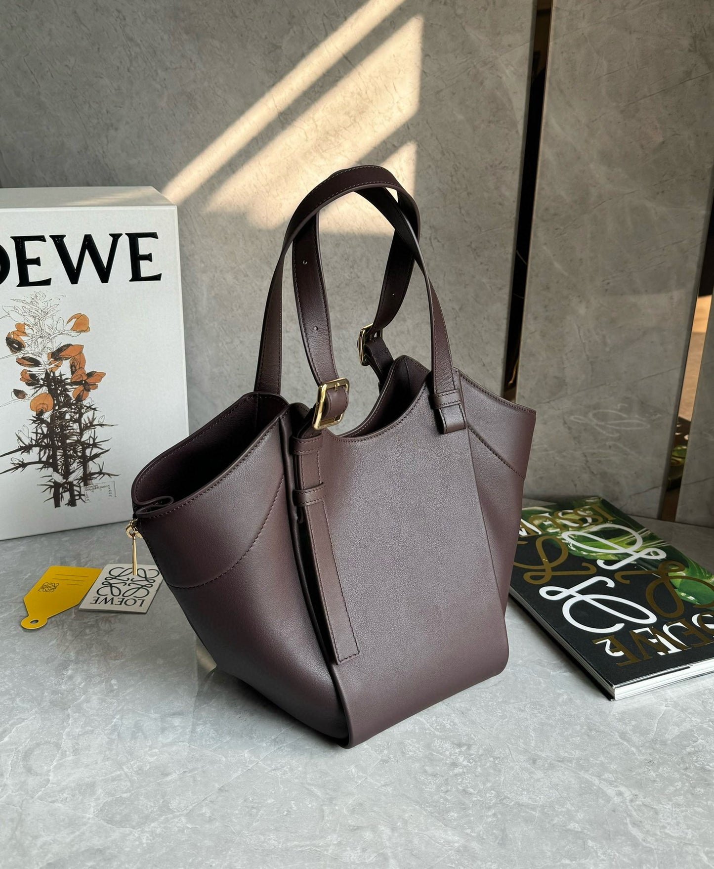 Loewe Hammock Flip Shoulder Bag(15x22.5x22cm)