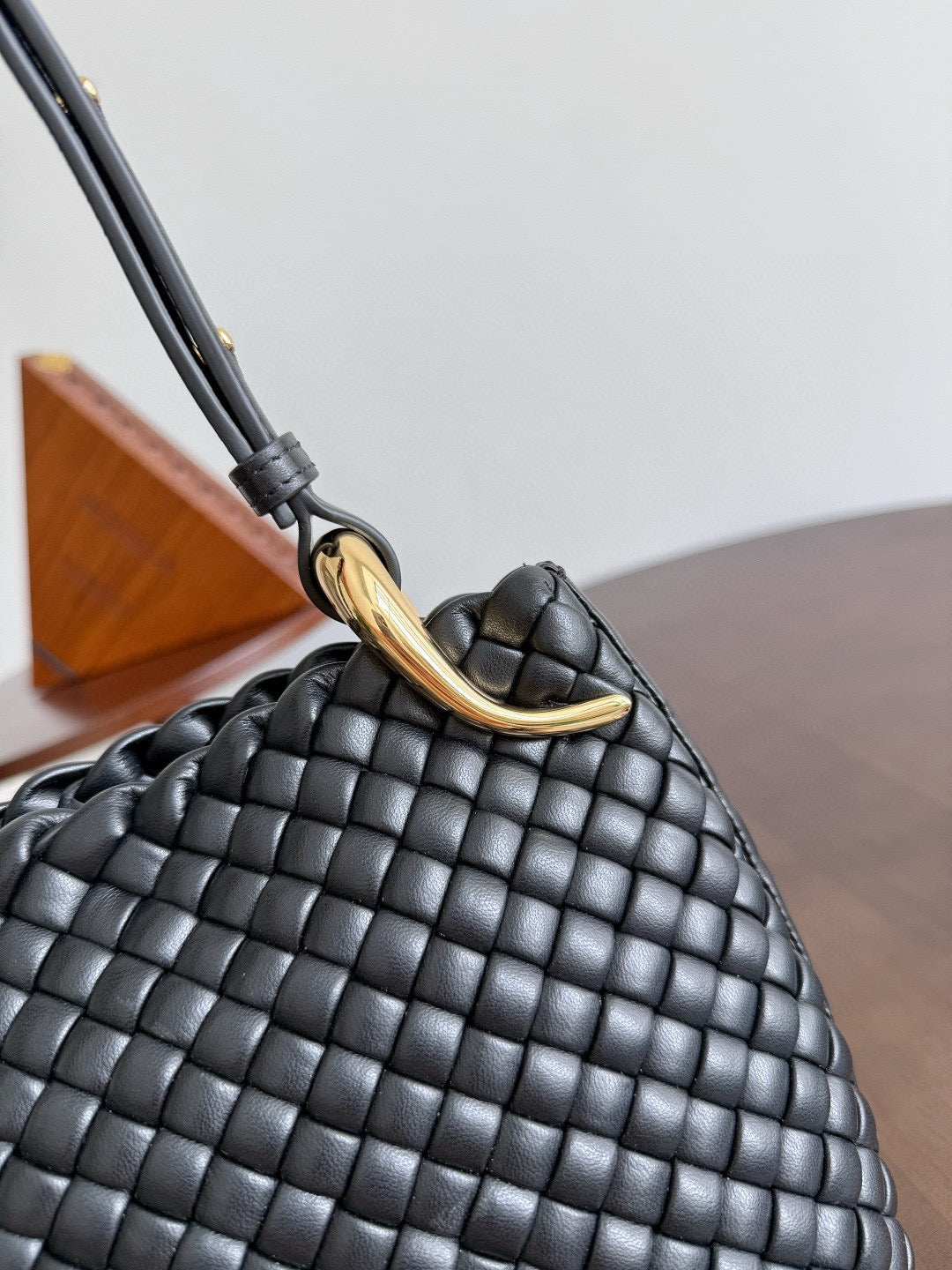 BV Clicker Shoulder Bag