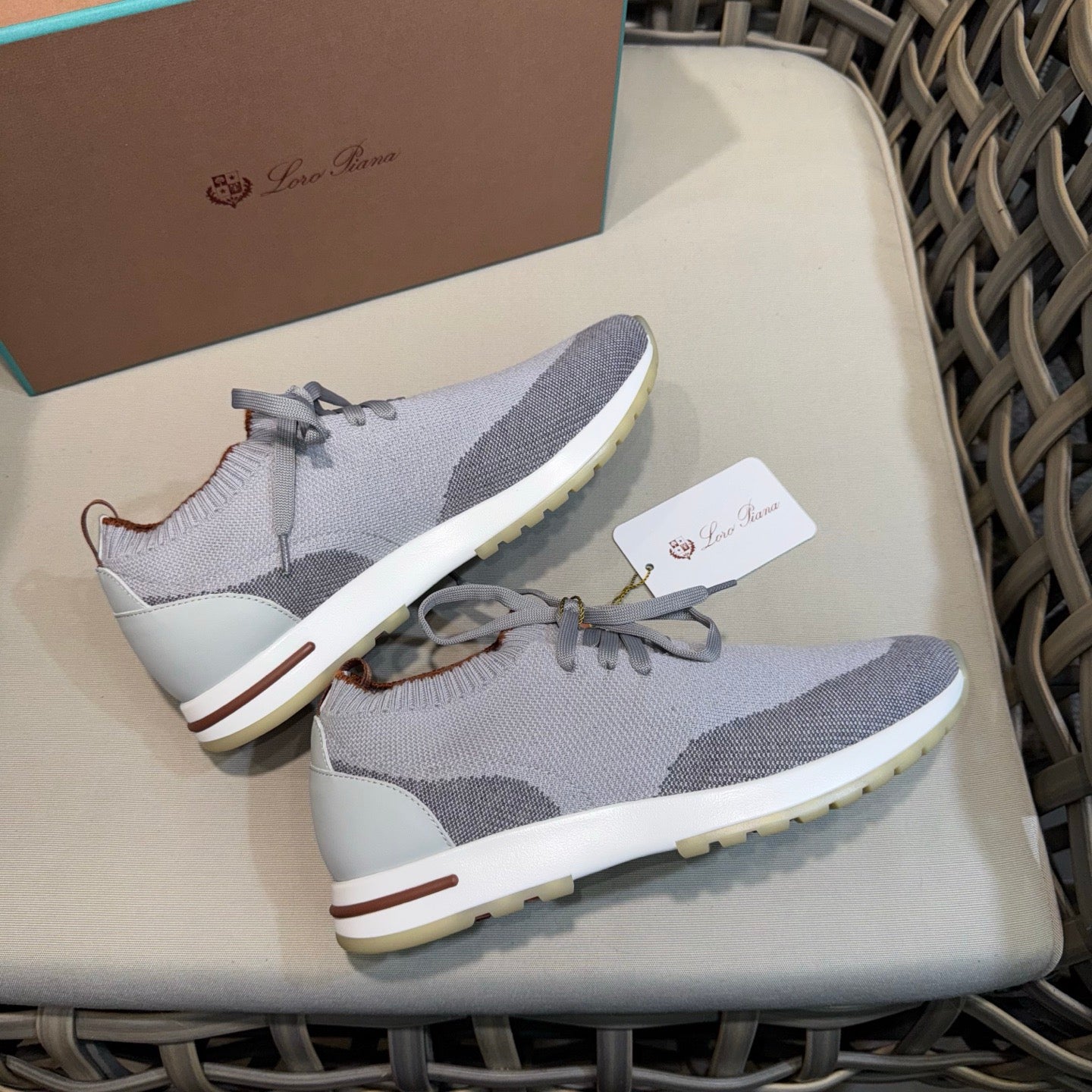 LP Sneakers