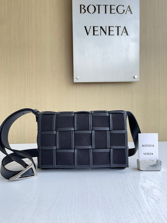 BV Intrecciato Cassette Shoulder Bag