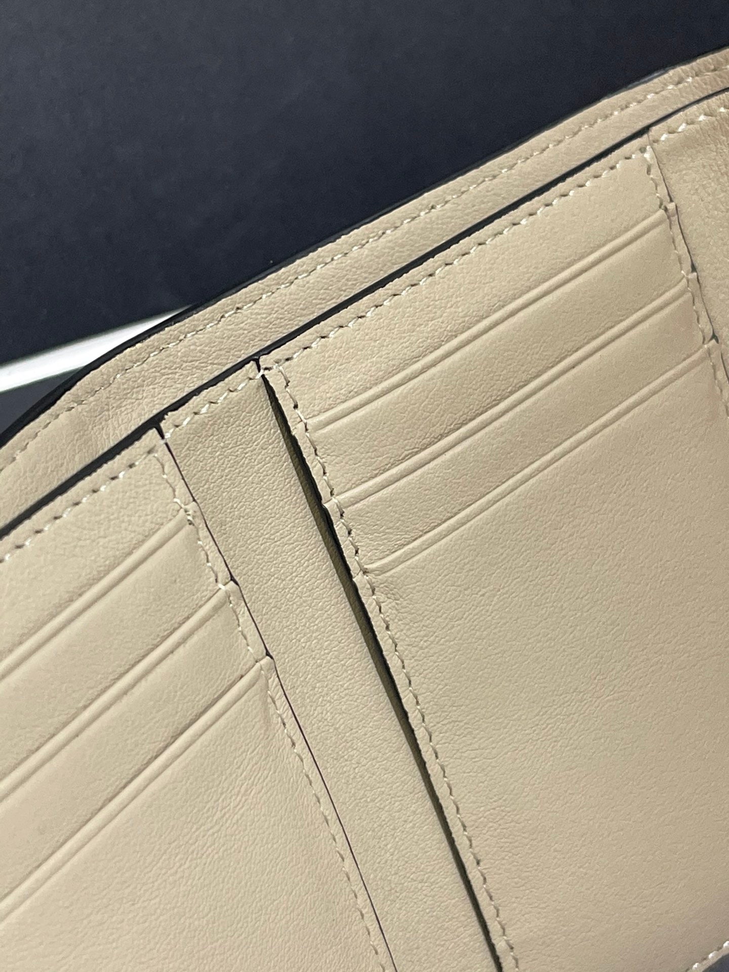 Loewe Wallet