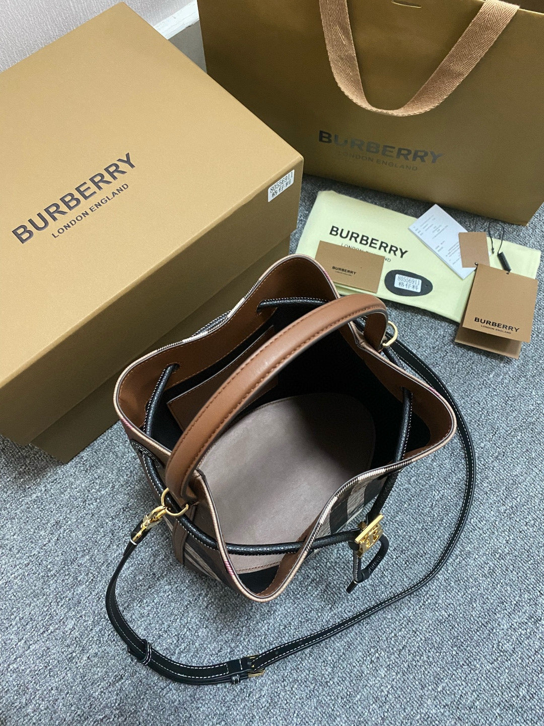 Burberry London Mini Bucket Bag(16CM*26CM*26CM)