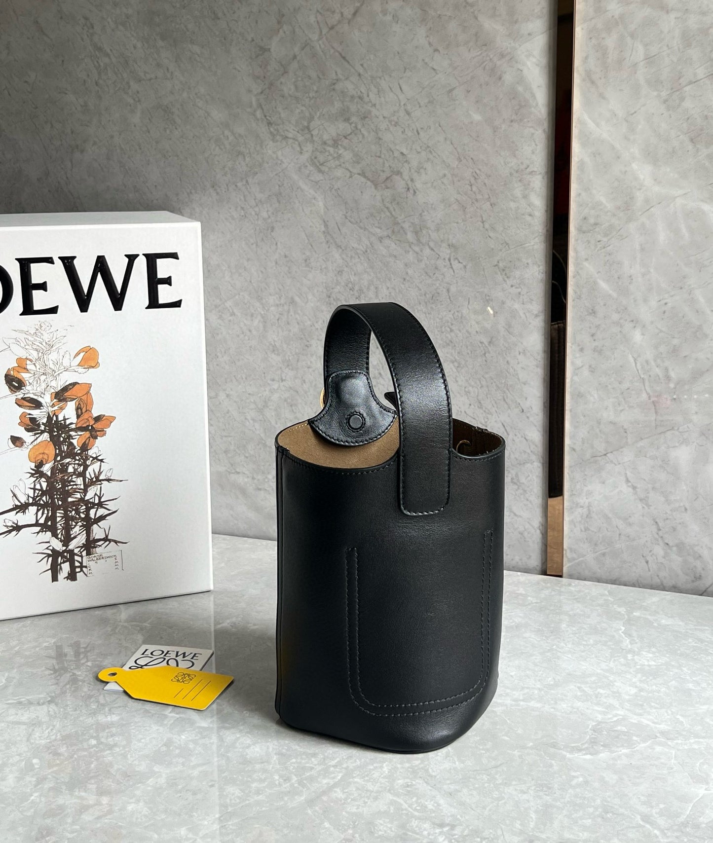 Loewe Pebble Bucket Bag(16x16x19.5cm)
