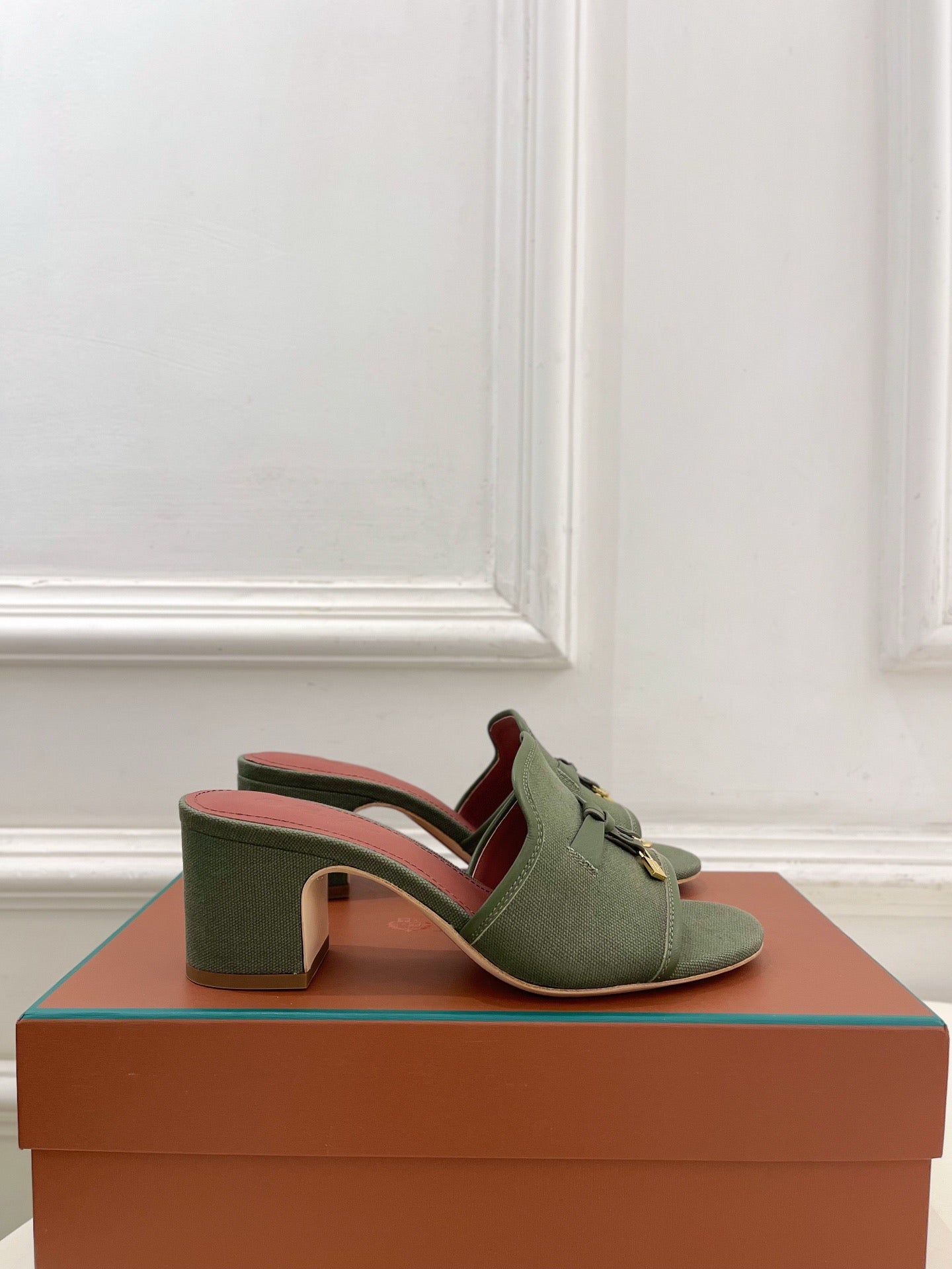 LP Sandals