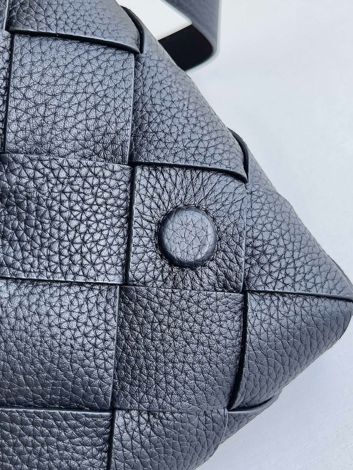 Bottega Veneta Messenger Bag