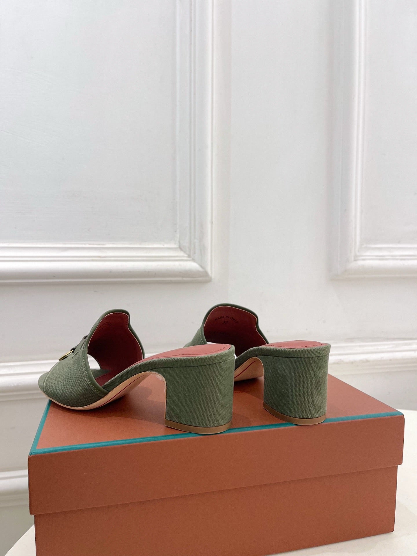 LP Sandals
