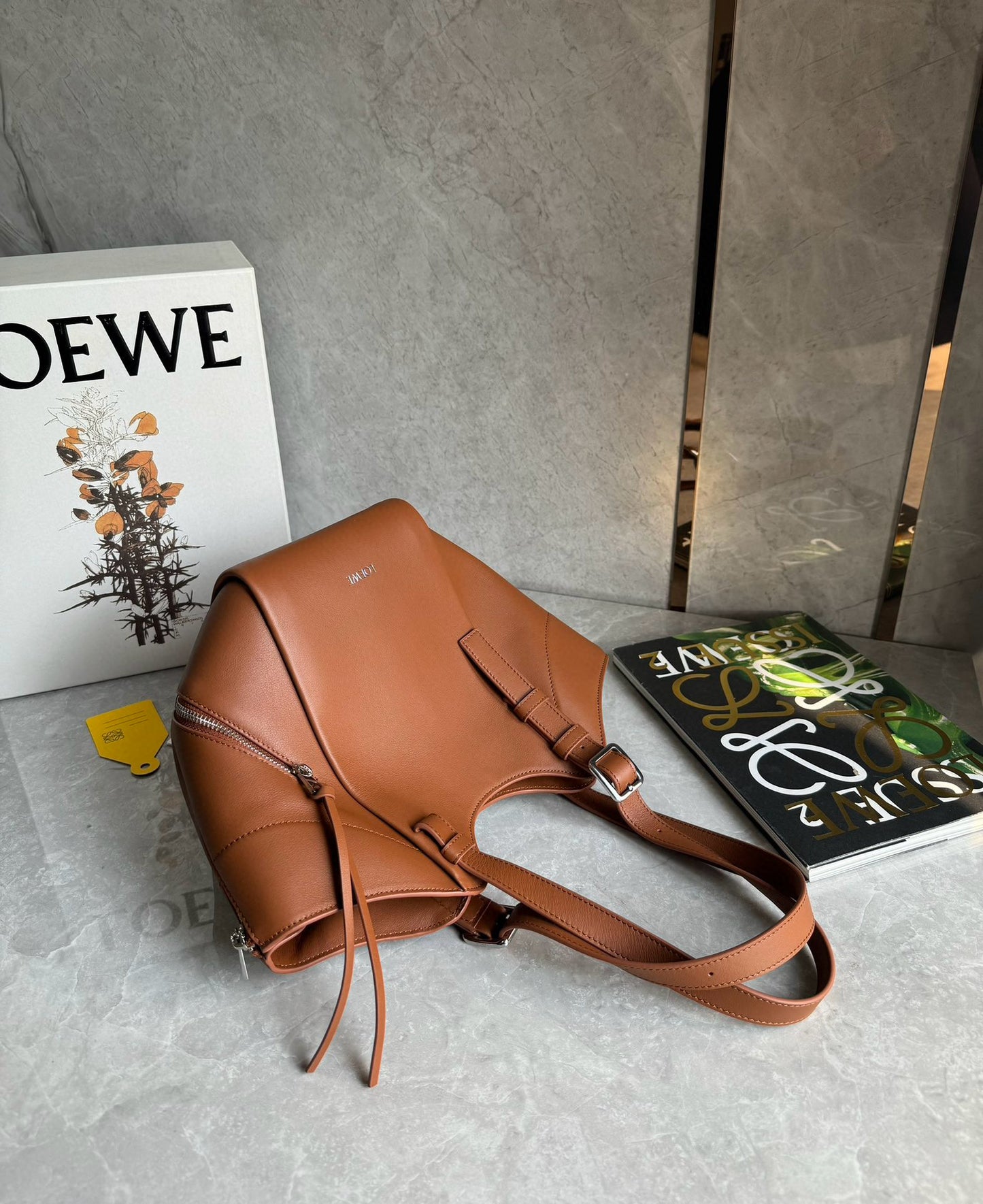 Loewe Hammock Flip Shoulder Bag(15x22.5x22cm)