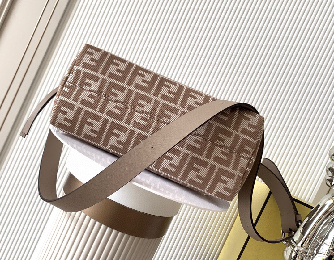 Fendi Sling bag (Medium)