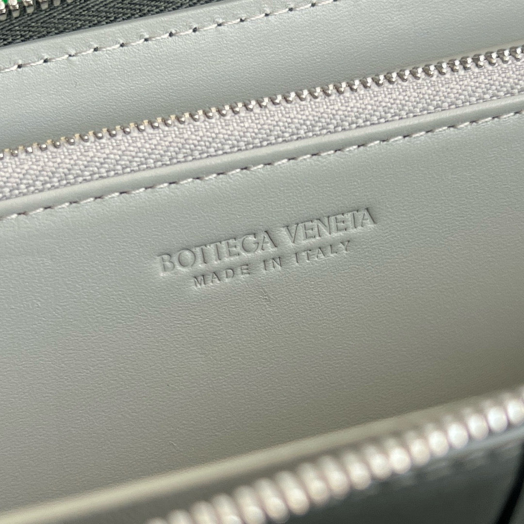 Bottega Veneta Long Zipped Wallet