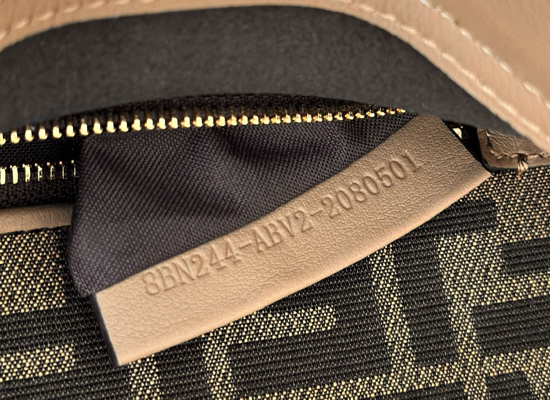 Fendi Peekaboo Bag (23x12x19 cm)