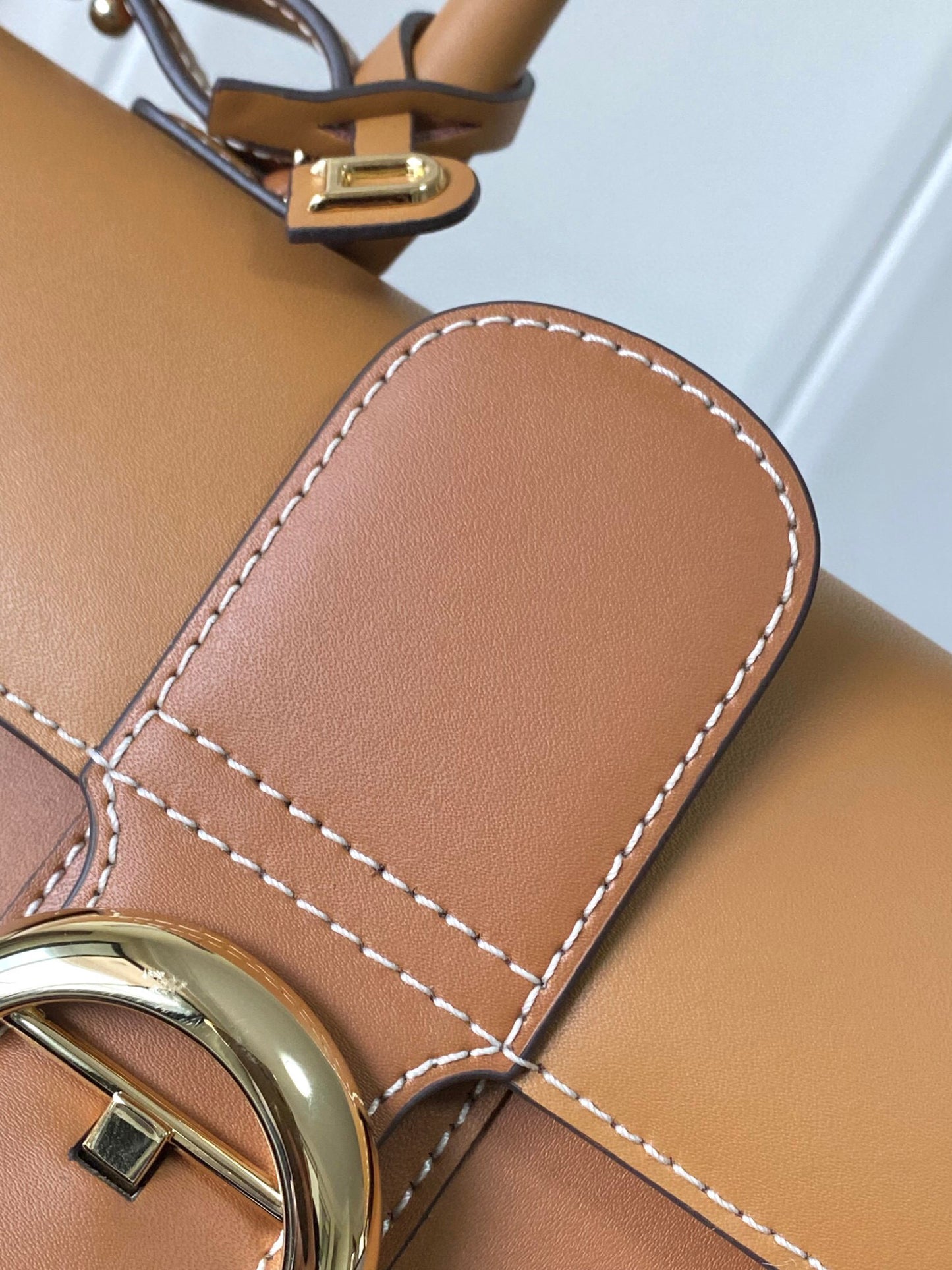 Delvaux Sling Bag (28*12*16cm)