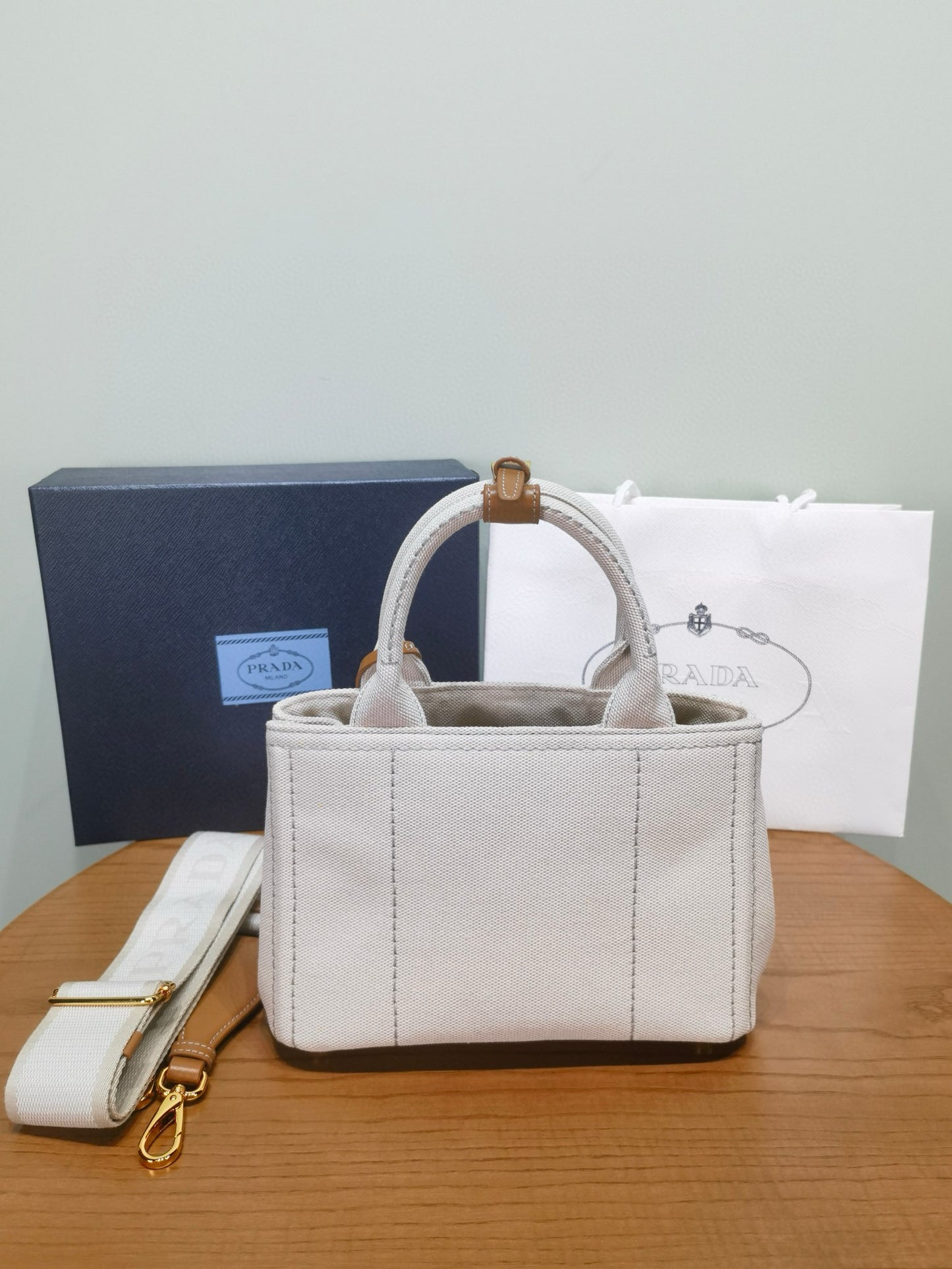 Prada Handle Bag 22x15x13cm