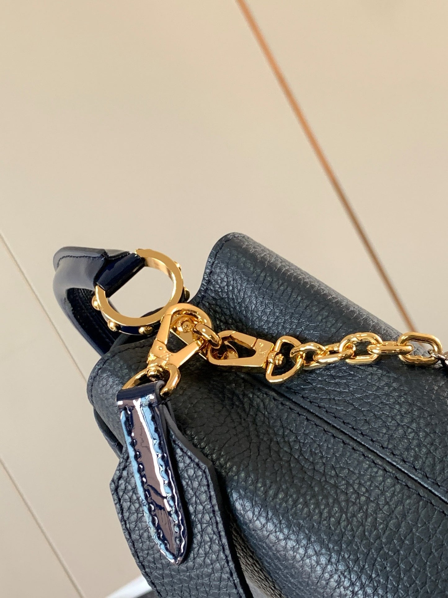 LV Capucines M80239 (21cm)