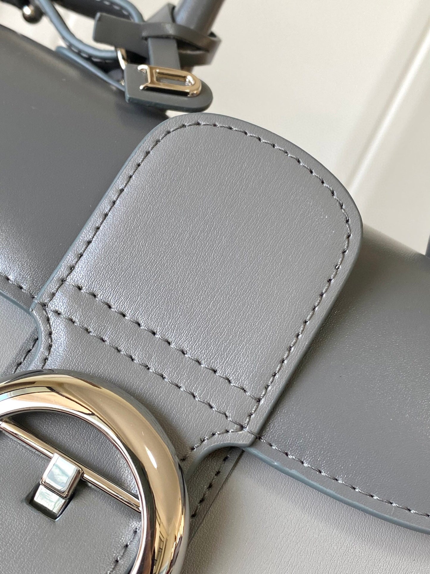 Delvaux Sling Bag (20＊10＊16 cm)