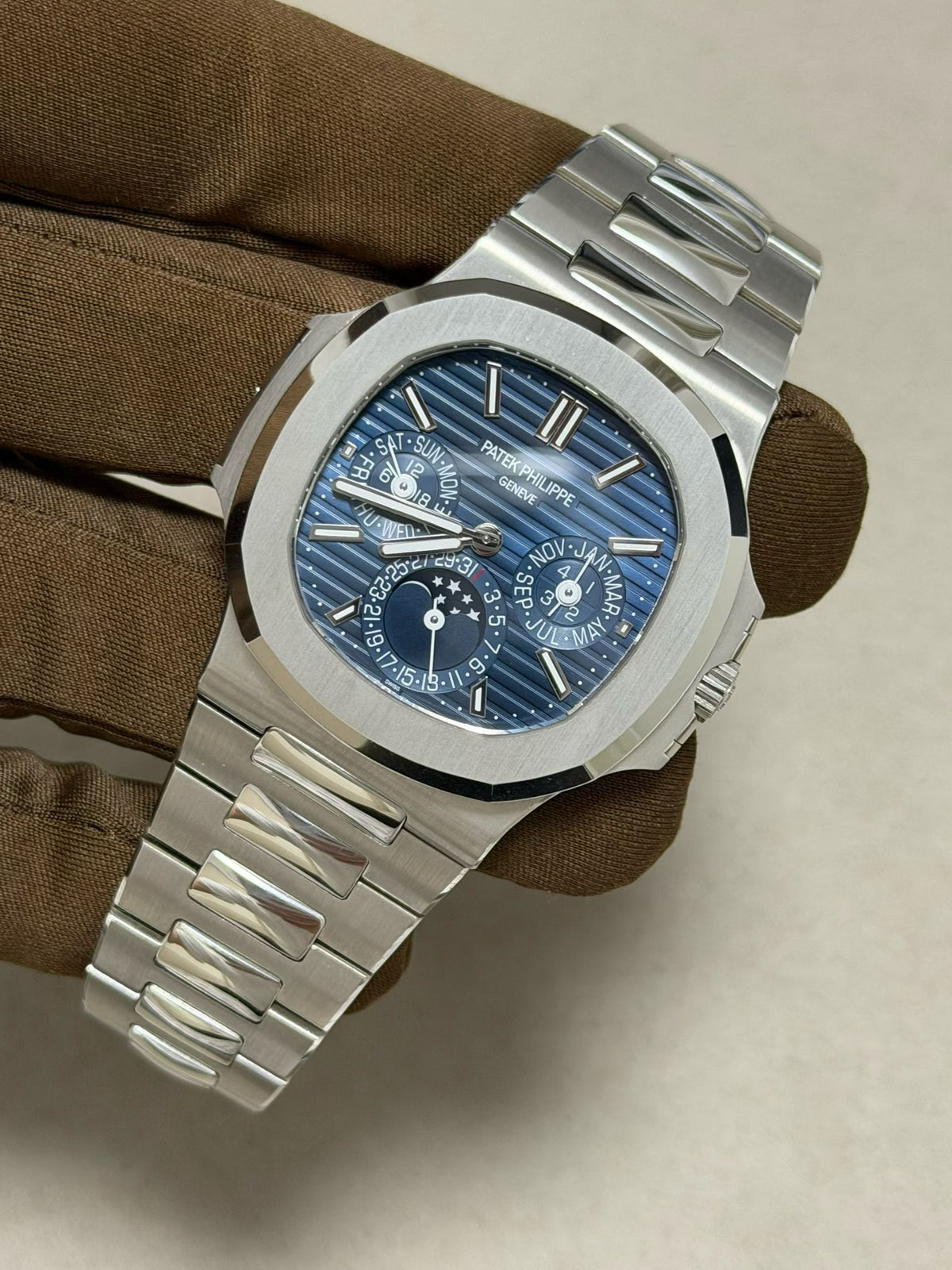 5940/1G-001 Nautilus