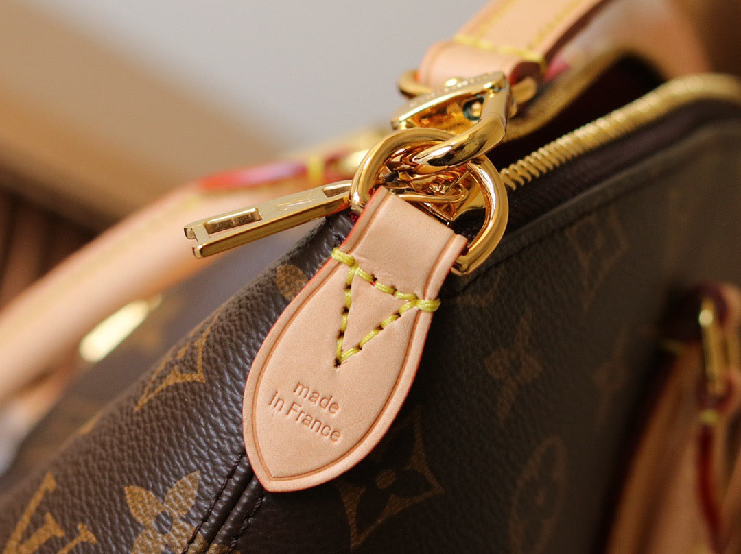 LV Boetie Handbag - M45986