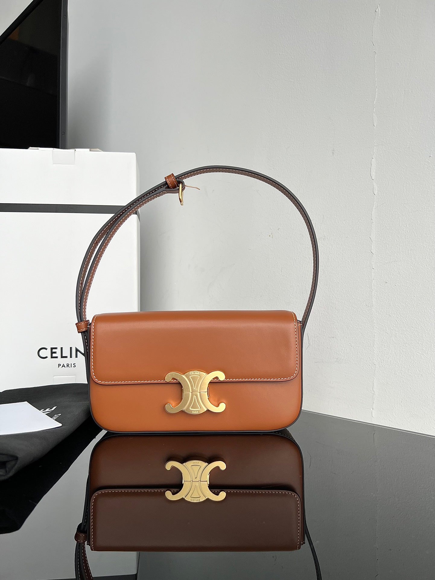 Céline Triomphe Hobo