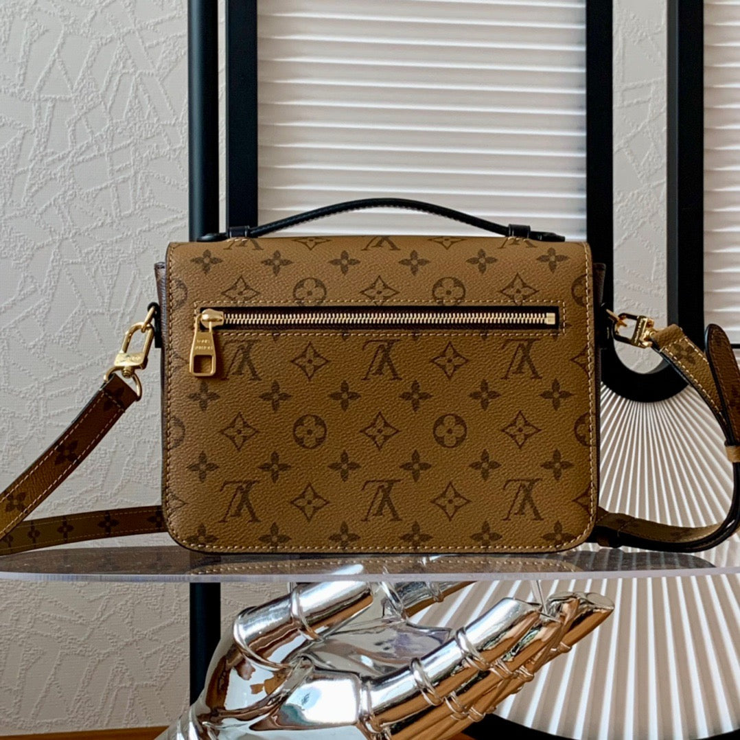 LV Pochette Metis - M44876