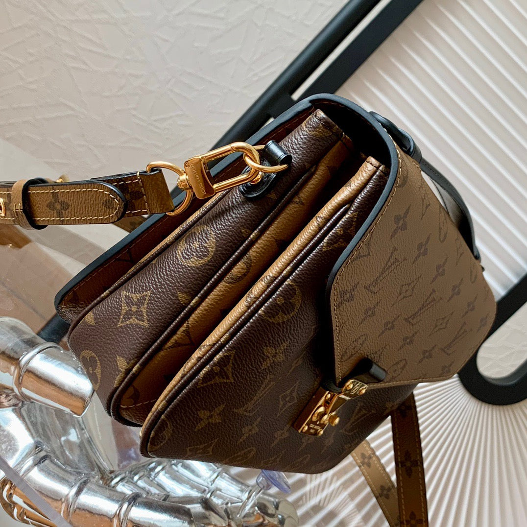 LV Pochette Metis - M44876